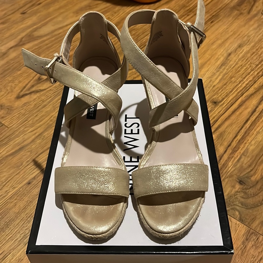 Nine West 7.5 gold espadrilles